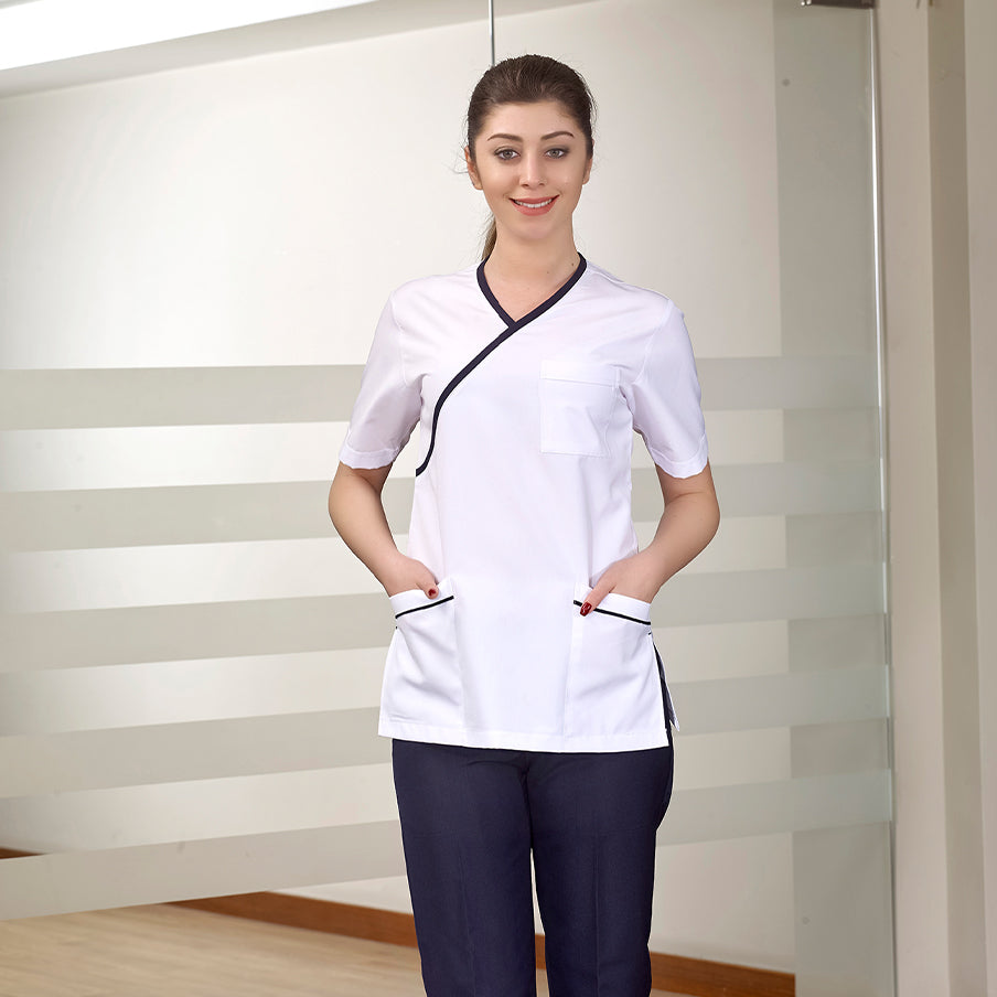 Üst Beyaz Alt Lacivert Kruvaze Yaka Doktor Hemşire Medikal Scrubs Takım Lüks Likralı Kumaş